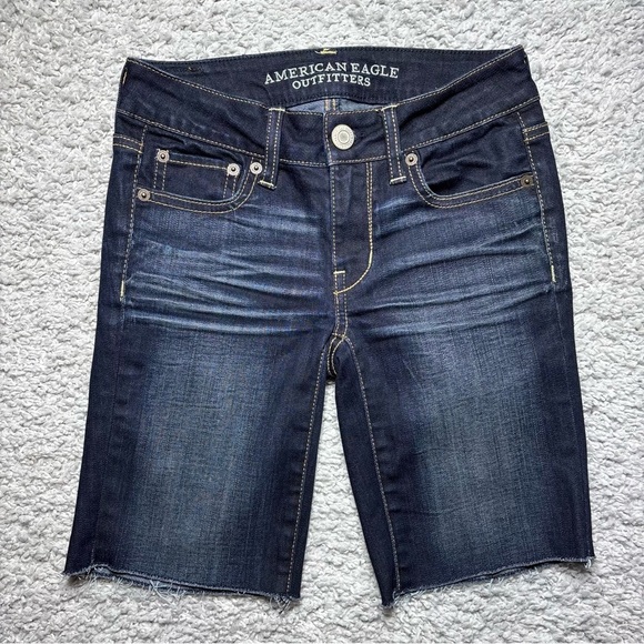 American Eagle Shorts Womens 0 Bermuda Length Stretch Dark Wash Cut Off Raw - Picture 1 of 3